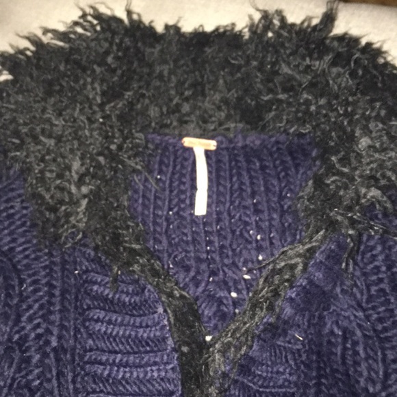 Free People sweater with faux fur trim. - Picture 3 of 6